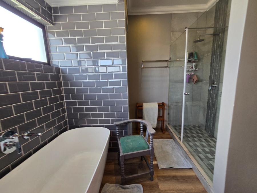 4 Bedroom Property for Sale in Somerton Estate Free State